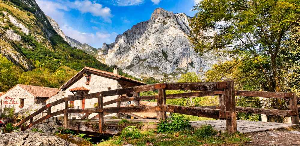 Van and to Discover visitando Bulnes en furgoneta camper