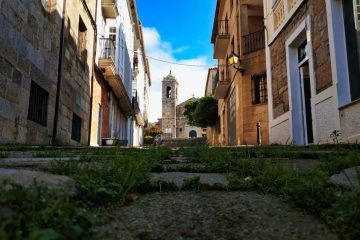 Calles empedradas del casco histรณrico de Cambados foto realizada por Juanma y Elena de Van and to Discover en la ruta en furgoneta camper por Galicia