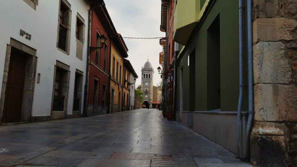 Calles del casco histórico de Luanco - Van and to Discover