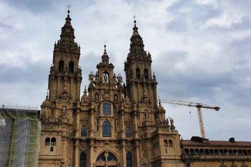 Visitando la Catedral de Santiago de Compostela en nuestra ruta por Galicia en furgoneta camper.