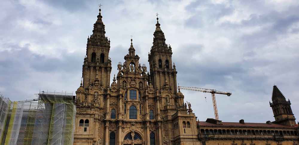 Visitando la Catedral de Santiago de Compostela en nuestra ruta por Galicia en furgoneta camper.
