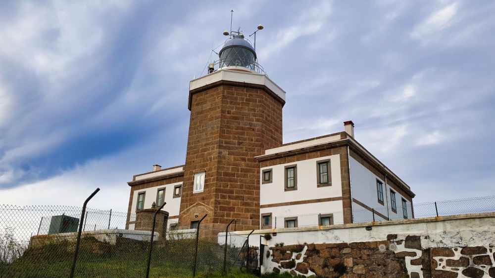 Faro de Finisterre en la Ruta por Galicia en furgoneta camper de Van and to Discover