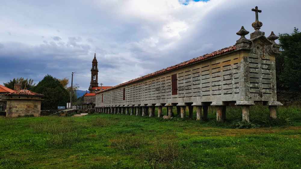 Hรณrreo de Carnota, el mas grande de Galicia visitado en furgoneta camper por Juanma y Elena de Van and to Discover