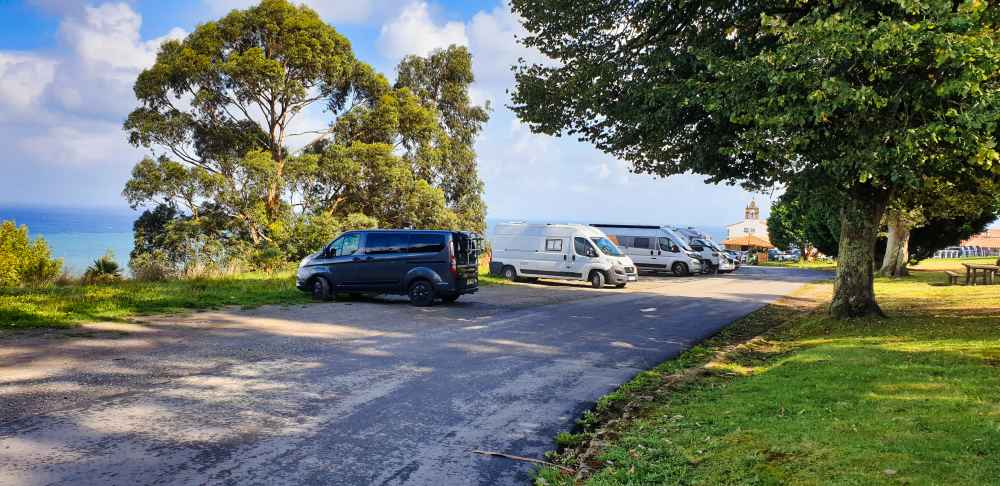 Lugar de estacionamiento de Van and to Discover en Lastres - Asturias en furgoneta camper