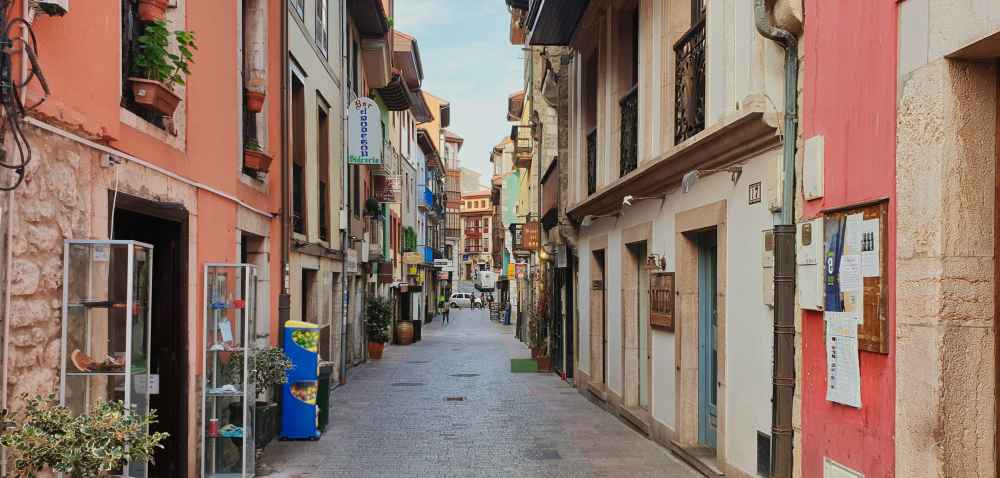 Calles del casco histórico de Llanes - Van and to Discover