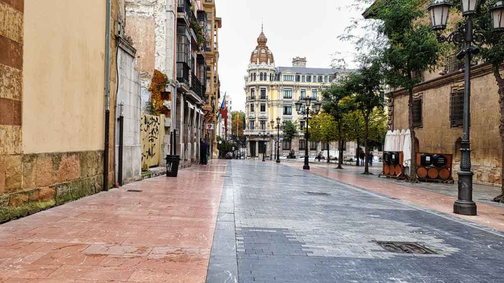Calles del casco histórico de Oviedo - Van and to Discover