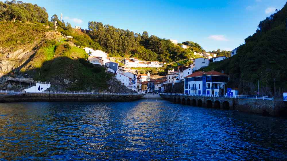 Panorámica de Cudillero - Destino imprescindible en el viaje de Van and to Discover a Asturias en furgoneta camper