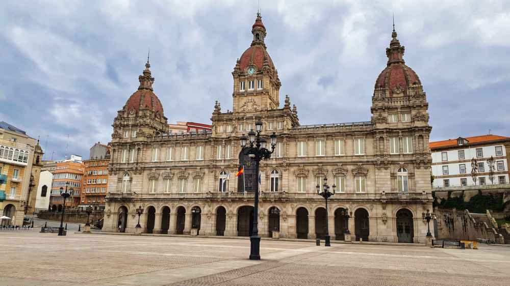 Ayuntamiento de A Coruña en la Plaza de María Pita fotografiado por Van and to Discover