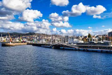Vistas del puerto de Vigo durante la visita de Van and to Discover en su viaje en furgoneta camper