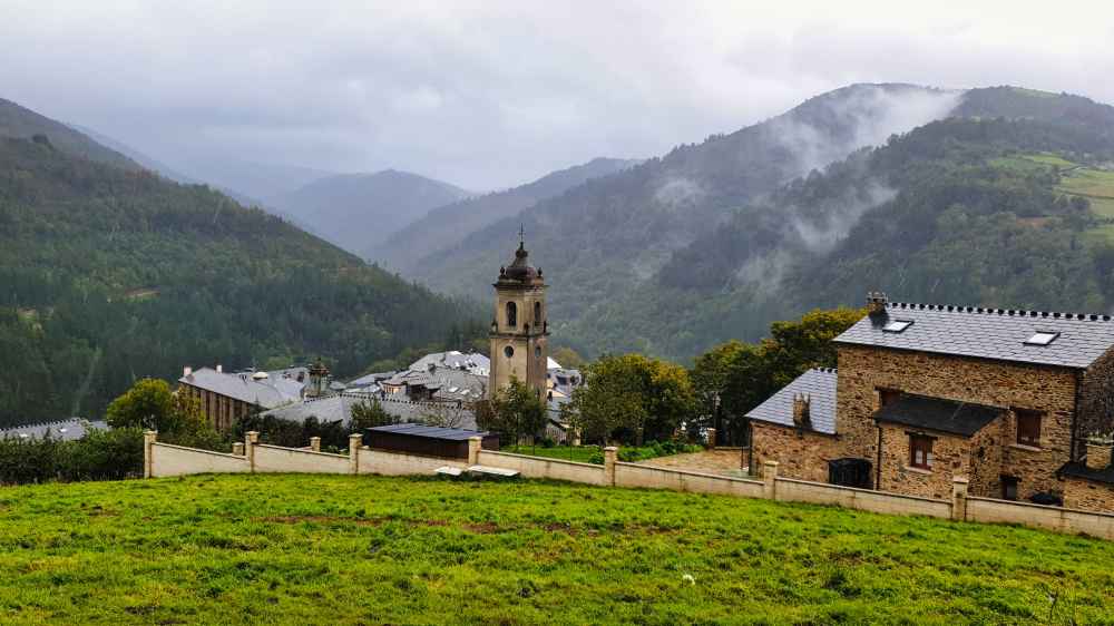 Vistas del pueblo de Taramundi en Asturias - Van and to Discover