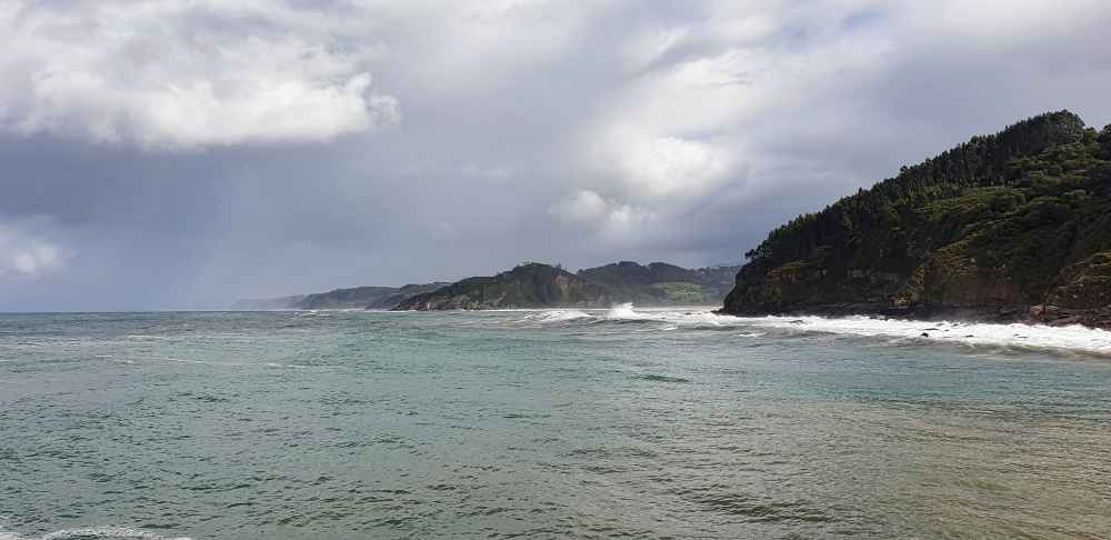 Vistas del mar Cantábrico desde Tazones - Viaje a Asturias en furgoneta camper de Van and to Discover