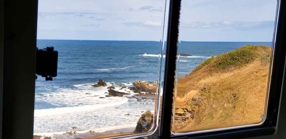 Vistas del mar Cantábrico en Cabo Peñas desde la furgoneta camper de Van and to Discover