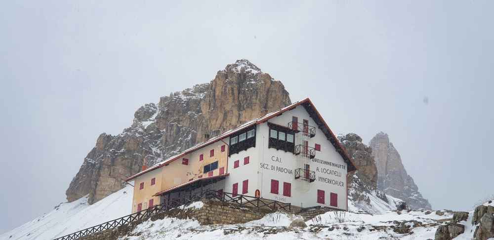 Refugio Locatelli junto a los picos Dolomitas - Van and to Discover