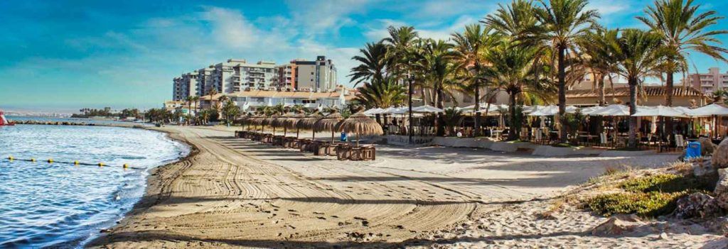 Paseo Marรญtimo y playa de La Manga del Mar Menor viajando en camper