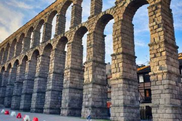 Vista de los arcos de piedra del Acueducto Romano de Segovia
