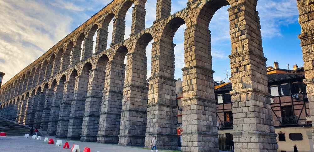 Vista de los arcos de piedra del Acueducto Romano de Segovia