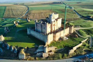 Vista aรฉrea del Castillo de Turรฉgano en la ruta por los mejores Castillos de Segovia en furgoneta camper de Van and to Discover