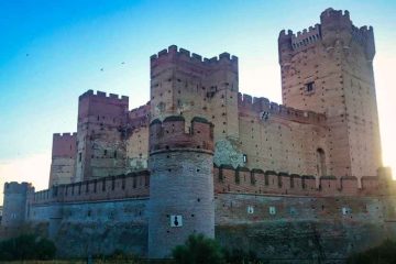Panorรกmica del Castillo de la Mota uno de los mejores castillos de Espaรฑa - Van and to Discover visitando Medina del Campo en furgoneta camper