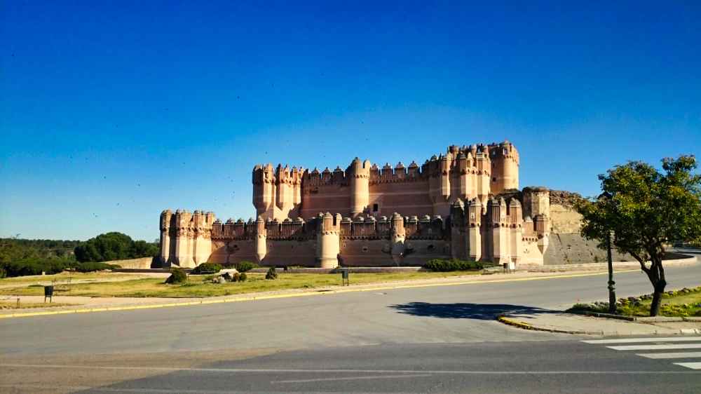 Castillo de Coca, uno de los mรกs bonitos que ver en la provincia de Segovia en furgoneta camper