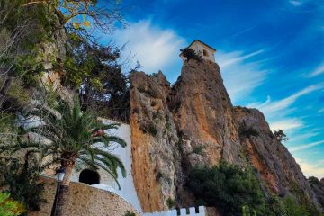 Vistas del Campanario en la visita a Guadalest en furgoneta camper de Van and to Discover