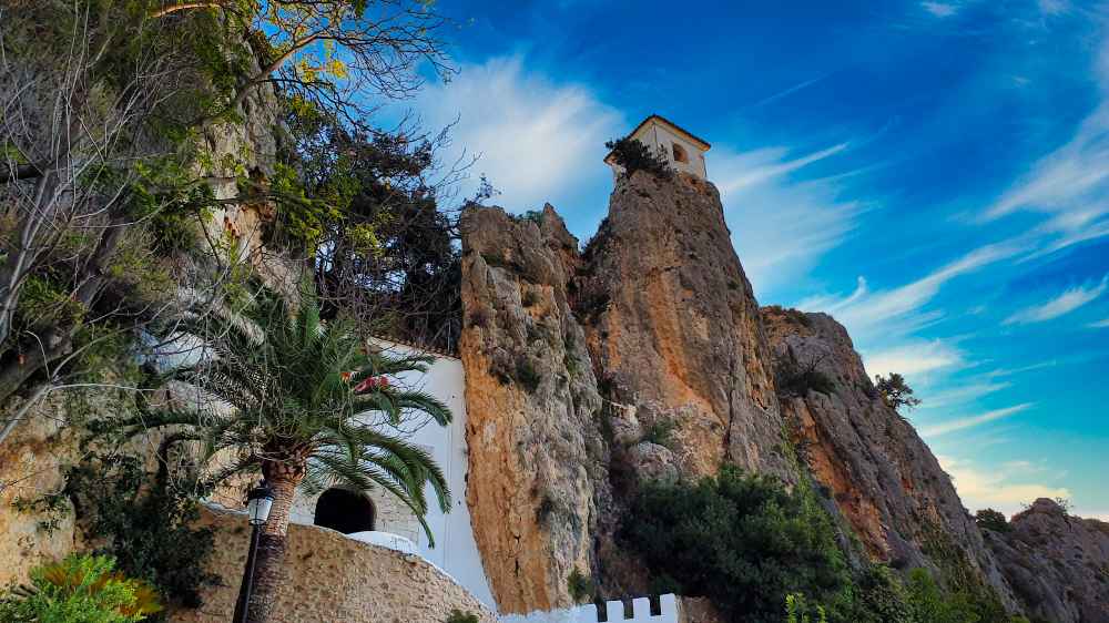 Vistas del Campanario en la visita a Guadalest en furgoneta camper de Van and to Discover