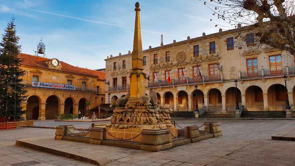 Fuente de los Leones en la Plaza Mayor de Soria - Van and to Discover