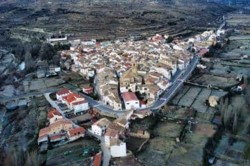 Vista aérea del pueblo medieval de Forcall en la ruta por los mejores pueblos de Castellón de Van and to Discover en furgoneta camper