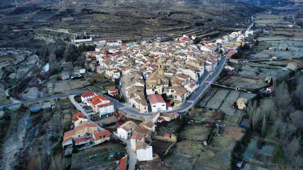 Vista aérea del pueblo medieval de Forcall en la ruta por los mejores pueblos de Castellón de Van and to Discover en furgoneta camper