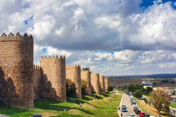 Fotografía panorámica de la muralla medieval de Ávila