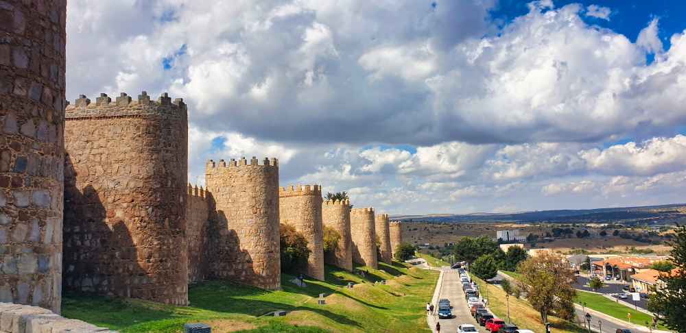 Fotografía panorámica de la muralla medieval de Ávila