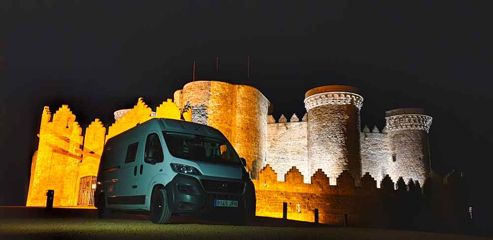 Castillo Belmonte en furgoneta camper