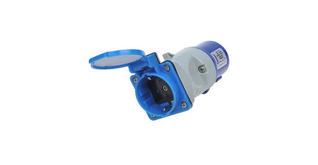 Adaptador trifรกsico para conectar la furgoneta camper en camping o รกrea de autocaravanas