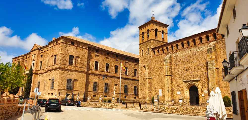 Palacio Viso del Marquรฉs en furgoneta camper o autocaravana