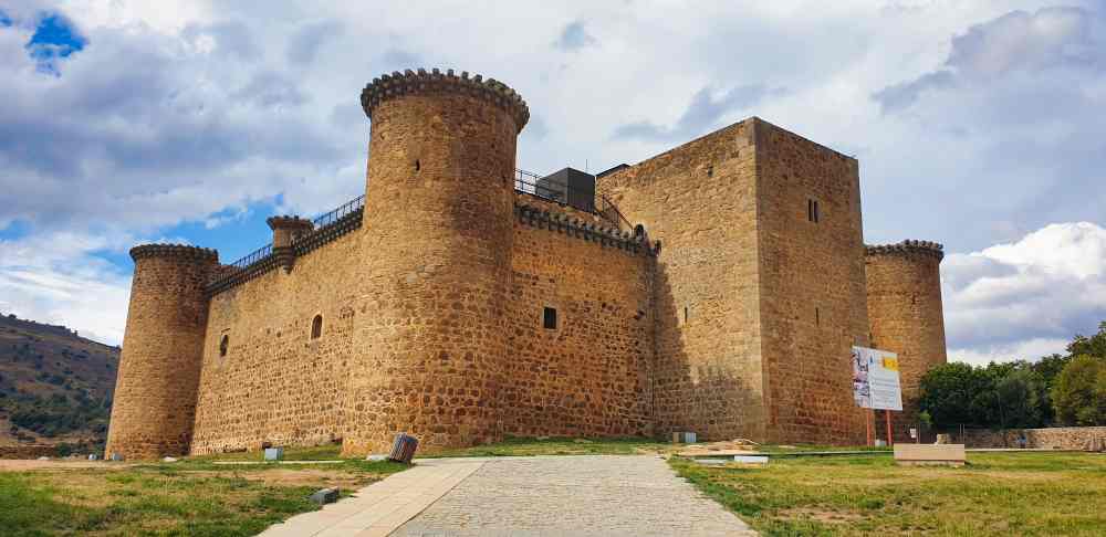 Castillo de El Barco de Ávila - Van and to Discover