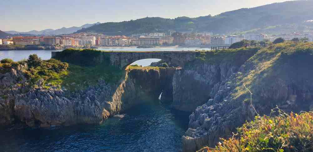 Acantilados de Castro Urdiales - Van and to Discover