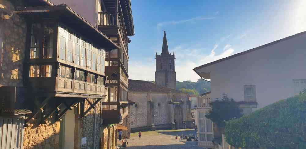 Visita a Santillana del Mar en la ruta por Cantabria en furgoneta camper de Van and to Discover