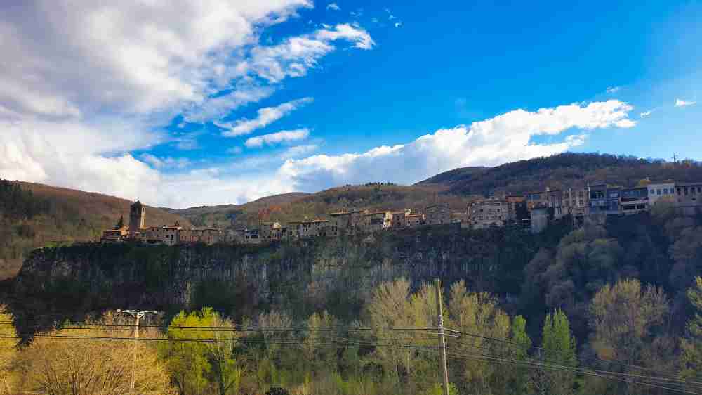 Castellfollit de la Roca en furgoneta camper