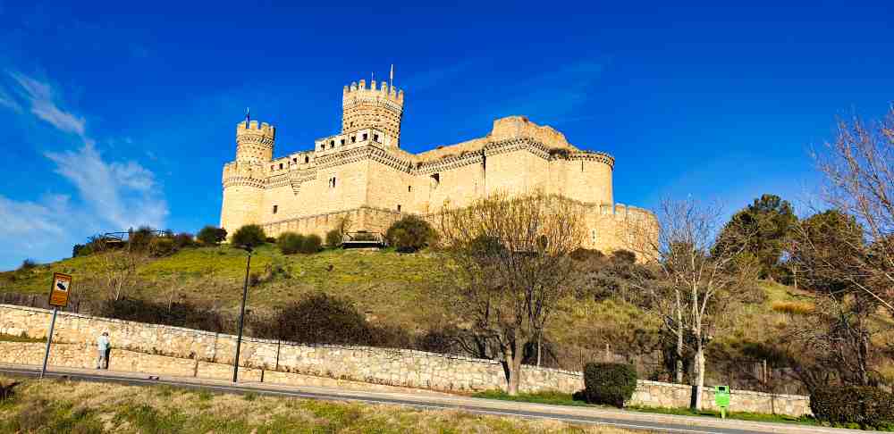 Castillo Manzanares el Real en furgoneta camper
