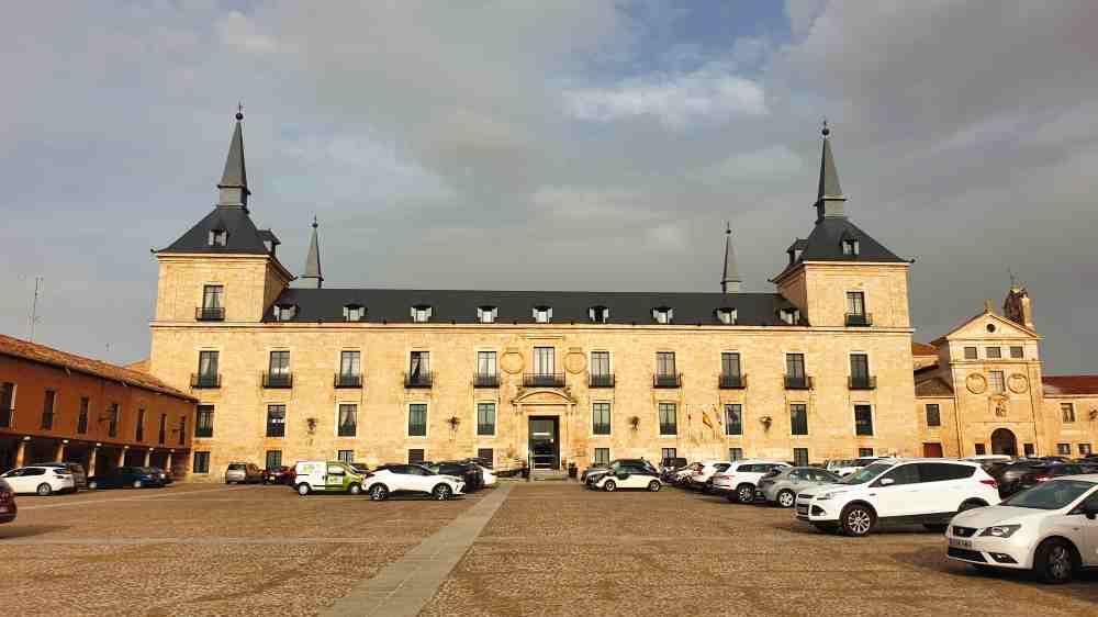 Fachada del Palacio Ducal de Lerma - Pueblos más bonitos de Burgos en furgoneta camper