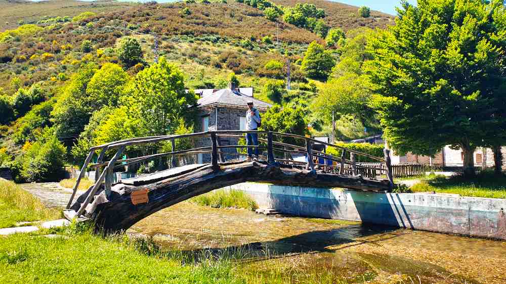 Juanma de Van and to Discover cruzando el puente de Balboa - Ruta por los pueblos más bonitos de León en furgoneta camper
