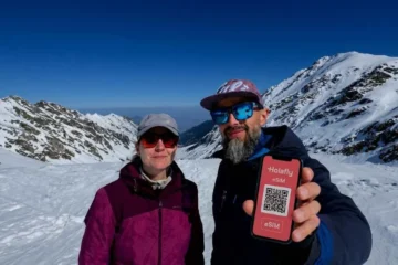 Opiniones de la eSIM de Holafly por Juanma y Elena de Van and to Discover.