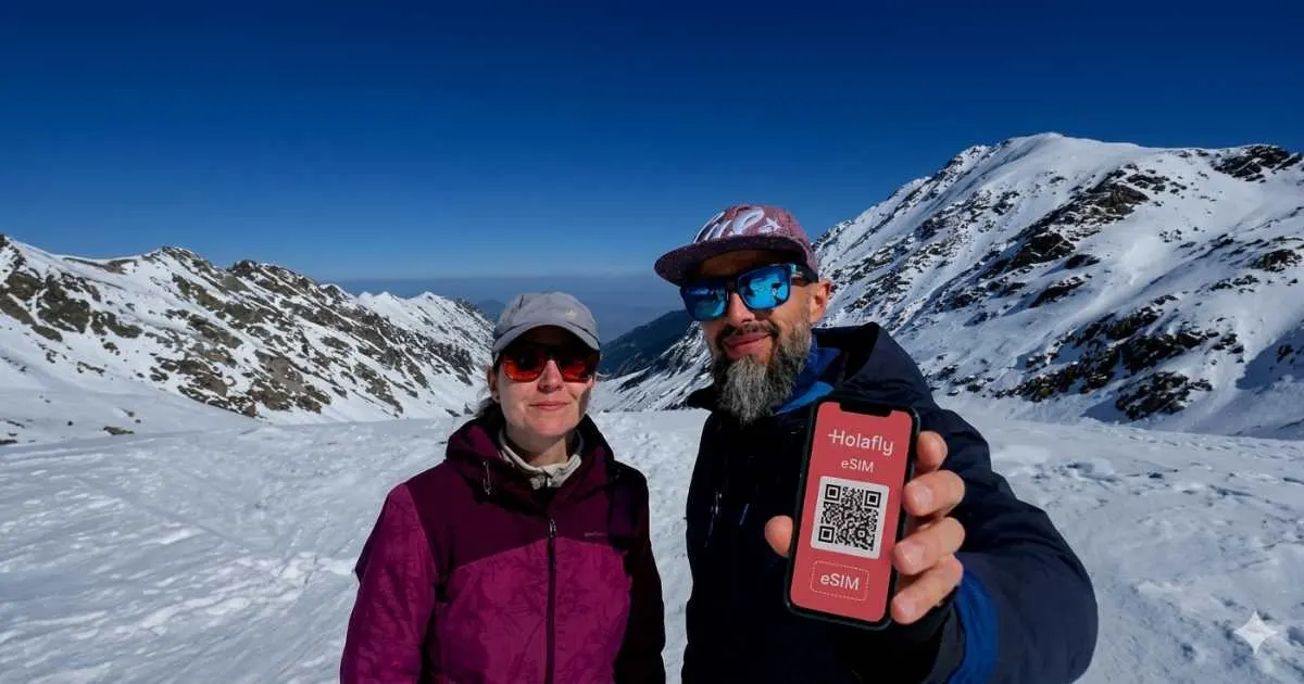 Opiniones de la eSIM de Holafly por Juanma y Elena de Van and to Discover.