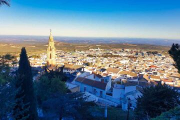 Vistas panorámicas de Estepa desde el Cerro de San Cristóbal en la ruta por la provincia de Sevilla en furgoneta camper